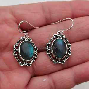 Pendientes Colgantes Boho de Plata de Ley 925 Hechos a Mano con Labradorita Natural Ovalada, Joyería de Piedra de Nacimiento, Aretes de Labradorita - Product Image 3