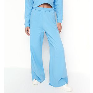 Survêtement évasé lourd conçu sur mesure pour femmes vêtements de plein air de couleur unie pour l'hiver bas quantité minimale de commande vente hauts évasés bas - Product Image 3