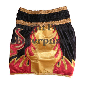 Short de boxe Muay Thai professionnel personnalisable pour hommes compétition patchs personnalisés shorts de combat unisexe athlètes portent des shorts courts - Product Image 3