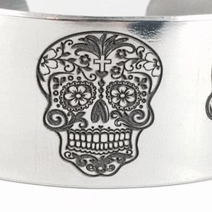 Brazalete ancho de diseñador floral de latón puro 100% hecho a mano, brazalete ajustable, Regalo para mamá - Product Image 1