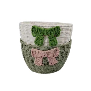 กระเช้าของขวัญตกแต่งด้วยฟางพร้อมริบบิ้นโบว์ กล่องบรรจุภัณฑ์แบบทอคุณภาพพรีเมียมสำหรับงานเลี้ยงฉลองทารกแรกเกิด ขายส่งเวียดนาม - Product Image 1