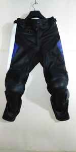 Pantalones de motocicleta personalizados, con deslizadores de rodilla y protecciones de carreras - Product Image 4