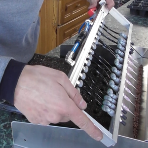 Sembradora Manual de Vacío con 8 Boquillas Fijas, Máquina de Siembra de Precisión para Bandejas de Plántulas, Equipo Profesional para Viveros - Product Image 3