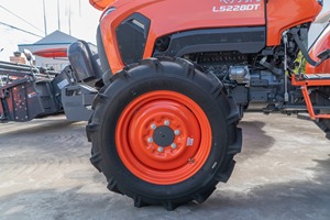 Tractor Kubota L5228 de 52HP con Tracción en las 4 Ruedas, Motor Diésel de Alta Eficiencia para Agricultura - Product Image 2