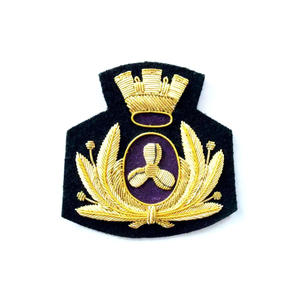 Badges de blazer personnalisés de haute qualité, faits à la main, avec broderie en fil d'or - Product Image 2