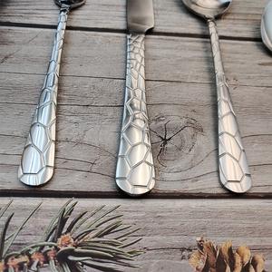Ensemble de couverts en acier inoxydable écologique de finition luxueuse pour la salle à manger moderne et les fêtes |   Couverts élégants avec des couleurs personnalisées - Product Image 2