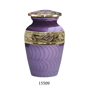 Urne funéraire en laiton poli pour cendres humaines, offrant une brillance luxueuse et une belle apparence pour un hommage éternel - Product Image 1