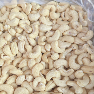 Prix de gros des noix de cajou bon marché dans le monde entier, noix de cajou brutes biologiques sans coquille A180 Santigo Vietnam, délai de livraison court - Product Image 1