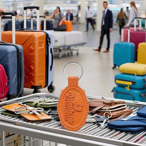 Llavero de goma de PVC de 2,5 pulgadas de estilo marrón claro, regalo corporativo y artículo de evento promocional para regalos promocionales - Product Image 5