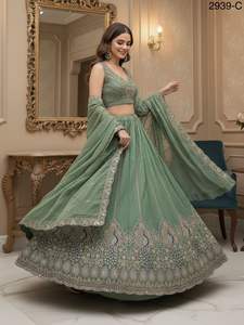 Lehenga Choli de Terciopelo Gadhwal Pesado de Diseñador para Bodas, Bordado de Pavo Real, Bordado Dori, Trabajo con Lentejuelas, Trabajo con Diamantes de Circonio - Product Image 5