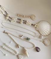 Collier en cordon style bohème aérien personnalisé, perles d'eau douce, pierres naturelles, petites perles, breloques coquillages, bijoux de plage pour femme, style océan estival