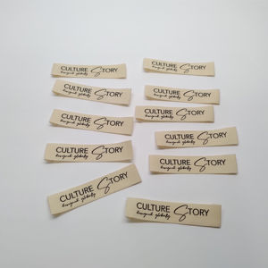 Étiquette sérigraphiée en coton personnalisée Étiquette de cou avec nom de marque Matériau recyclé Étiquette d'entretien et de lavage pour vêtements de mode - Product Image 2