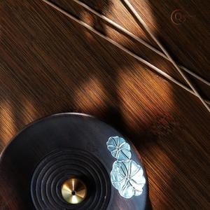 Porte-encens en bois naturel écologique durable avec un design minimaliste pour la méditation religieuse, l'aromathérapie et les intérieurs zen - Product Image 5