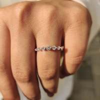 Bague demi-éternité en diamant rond, style sept pierres