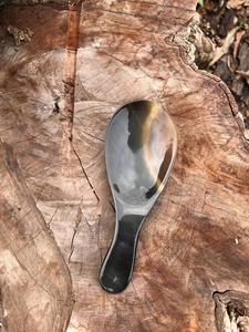 Cuchara de Cuerno de Búfalo Natural Hecha a Mano y Pulida, Perfecta para Servir Especias, Condimentos o como Decoración de Mesa, Alta Calidad - Product Image 4