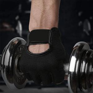 Guantes de fitness de gimnasio con logotipo personalizado de la mejor calidad Nuevo estilo Hecho de cuero Premium Tasa baja para deportes al aire libre Actividades de fitness - Product Image 5