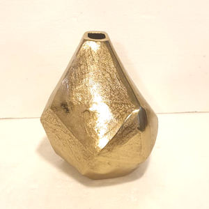 Vase à fleurs élégant en fonte d'aluminium avec une surface polie lisse qui sublime toute pièce avec des accents floraux époustouflants - Product Image 4