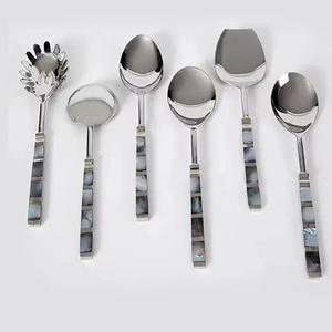 ชุดช้อนส้อมสแตนเลสคุณภาพสูง ดีไซน์พรีเมียม สไตล์ยุโรปตะวันตกและอเมริกา ขัดเงาแบบกระจก ทนทาน ใช้งานได้ยาวนาน - Product Image 4