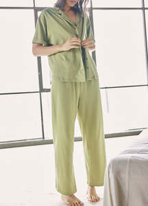 Chemise de nuit décontractée d'été pour femme en coton 100% respirant et écologique, couleur vert forêt, avec dentelle et manches courtes - Product Image 3