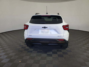 CLEAN USED 2024 Trax Activ FWD Left Hand <b>Drive</b> ACC Leather Dark Interior R19 Tires - Product Image 4