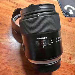 Objectif Tamron SP 45mm F/1.8 Di VC USD pour Canon EF 52mm Calibre pour appareil photo et drone Disponible à Seattle WA - Product Image 1
