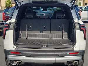 USADO, Traverse Z71 AWD 2024, Volante a la Izquierda, R20, Interior Oscuro, Asientos de Tela, SUV Automático de 7 Plazas, Techo Corredizo - Product Image 3