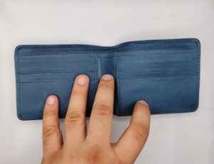 Cartera de piel auténtica de diseñador Premium para hombre al por mayor pliegue corto de alta calidad con logotipo personalizado y ranuras para varias tarjetas - Product Image 2