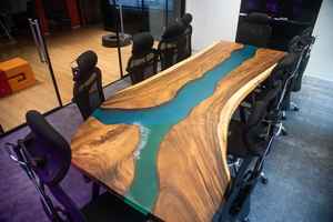 Table basse en résine époxy sur le thème de l'amour avec bois poli et plateau de table pour la décoration de la maison à vendre - Product Image 2