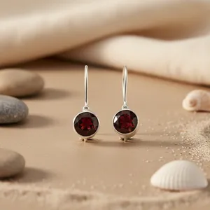 Charmantes boucles d'oreilles pendantes en argent 925 plaqué or avec grenat pour femmes, bijoux élégants, cadeaux - Product Image 1