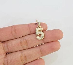 Nuevo adorable colgante de Hip Hop numérico personalizado totalmente helado para hombres en diamantes redondos brillantes cultivados en laboratorio en oro amarillo de 10K - Product Image 4