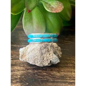 Anillo Hecho a Mano con Turquesa Kingman e Incrustaciones de Plata de Ley, Hecho en Navajo para Uso Diario, Chapado en Platino y Rodio, Certificado por IGI - Product Image 1