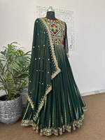 Robe de bal longue droite vintage tendance en fausse fourrure et satin brodé, respirante, avec sequins, coupe droite, taille naturelle, et dupatta assortie