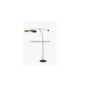 Lampe de table en fer faite à la main avec un design antique vintage et une lueur douce et chaude parfaite pour les intérieurs de maison classiques et élégants - Product Image 4