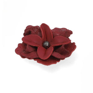 Adorno de calzado Gema China, flor roja, otros materiales - Product Image 3