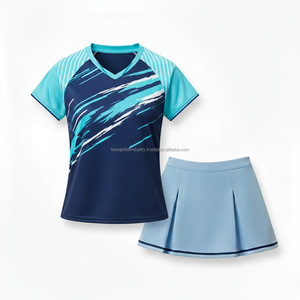 Ensemble uniforme de badminton personnalisé OEM pour femmes, manches courtes, Dry-Fit, bleu clair/blanc avec motifs - Product Image 2