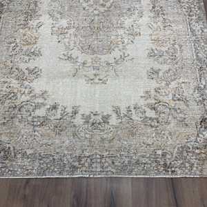 พรมขนาด 6.1x9.1 ฟุต, พรมตุรกีโบราณ, พรมขนสัตว์ลายกราฟิกสีเทาขาว - Product Image 2