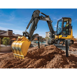 Excavadora ultracompacta con 980mm de ancho, pistas retráctiles y toldo de espacio bajo construido para trabajos interiores o invernaderos - Product Image 2