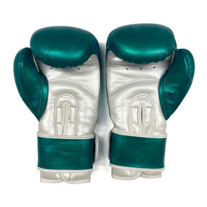 Gants de boxe en cuir véritable personnalisés OEM, parfaits pour l'entraînement et de la meilleure qualité en cuir de vache - Product Image 3