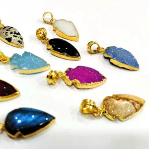 Dije de Punta de Flecha con Piedra Preciosa Natural Chapado en Oro de 18K, Tamaño de 30 a 40 mm para la Fabricación de Joyas - Product Image 1