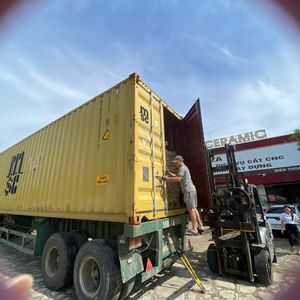 Kit de résine époxy transparente XINCHOUT 16 oz, peinture de sol autonivelante, résine époxy bi-composante avec tasses à mesurer, bâtonnets, gants pour l'emballage - Product Image 4