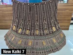 Rajwadi Maroon Rani Velvet Lehenga con Heavy Jarkan Cut Paste Work Long Choli 2,5 M Dupatta 3,5 M Flair para fiestas de invierno de verano - Product Image 2