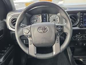 Camionnette Toyota Tacoma TRD Off Road 2022 d'occasion, en excellent état - Product Image 2