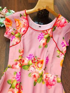 Robe longue georgette à la mode, nouvelle collection et tendance, Kurti, avec ceinture fantaisiste, en solde, prix pré-fait par un vendeur indien - Product Image 2