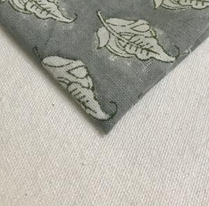 Tela de Algodón Estampada a Mano en Gris con Motivo de Hojas Tradicionales, Textil Artesanal Indio - Product Image 4