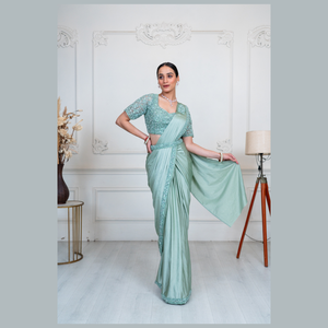 Sari verde de diseñador de estilo Bollywood listo para usar con trabajo de tacto fino disponible para compra a granel de La India - Product Image 3