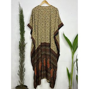 Vintage Boho Kaftan <b>Robe</b> for Women Long Flowing Soie Recycle Sari with Floral Motifs <b>Beach</b> Coverup with Artistic Flowers - Product Image 4