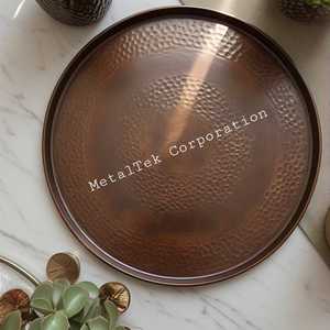 Bandeja de servicio negra de gran tamaño moderna hecha a mano, bandejas de barra antideslizantes de diseño texturizado decorativo de Metal martillado multiusos duradero - Product Image 6