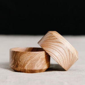 Beau bol en bois avec des motifs en bois uniques, idéal pour exposer des fruits et améliorer la décoration de la cuisine moderne - Product Image 1