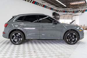 SQ5 Premium Plus 2019, Motor Turbo V6 de 349 hp, Paquete Black Optic, Color Gris Quantum - Product Image 2