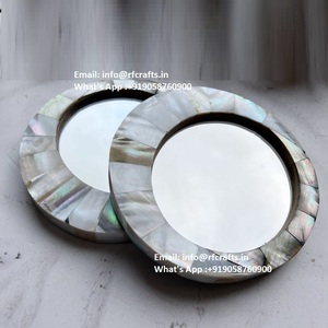 Miroir de courtoisie portable moderne avec design décoratif compact pour sac à main ou utilisation en déplacement - Product Image 1